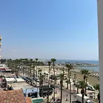 Finikoudes Sunrise Sea View Lux Appartamento Larnaca