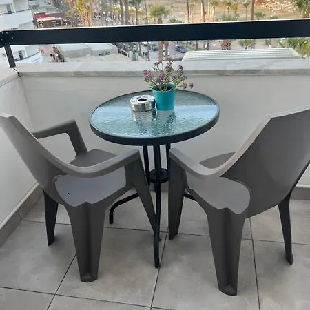 Finikoudes Sunrise Sea View Lux Apartament *
