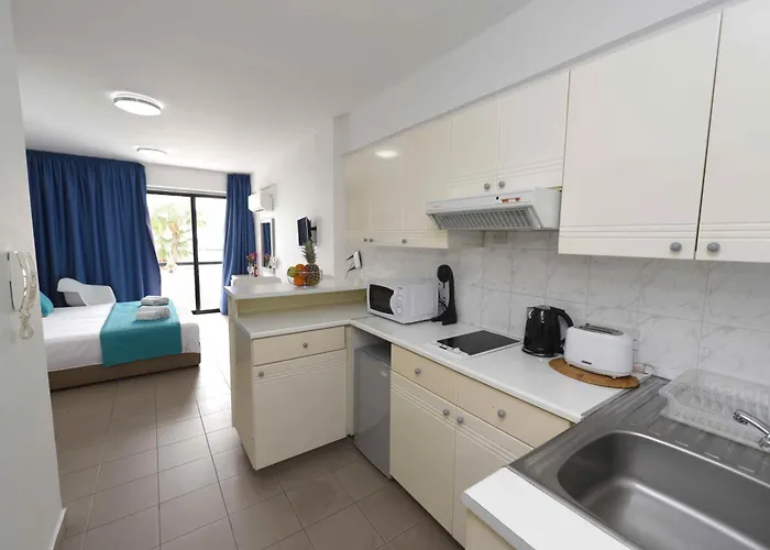 Finikoudes Sunrise Sea View Lux Apartament Larnaca