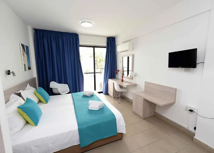 Finikoudes Sunrise Sea View Lux *